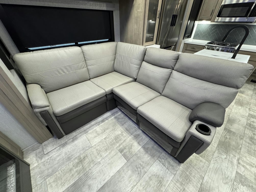 2023 Momentum 395MS