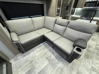 2023 Momentum 395MS