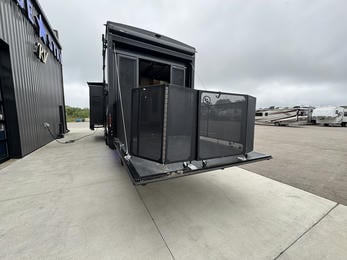 2023 Momentum 395MS