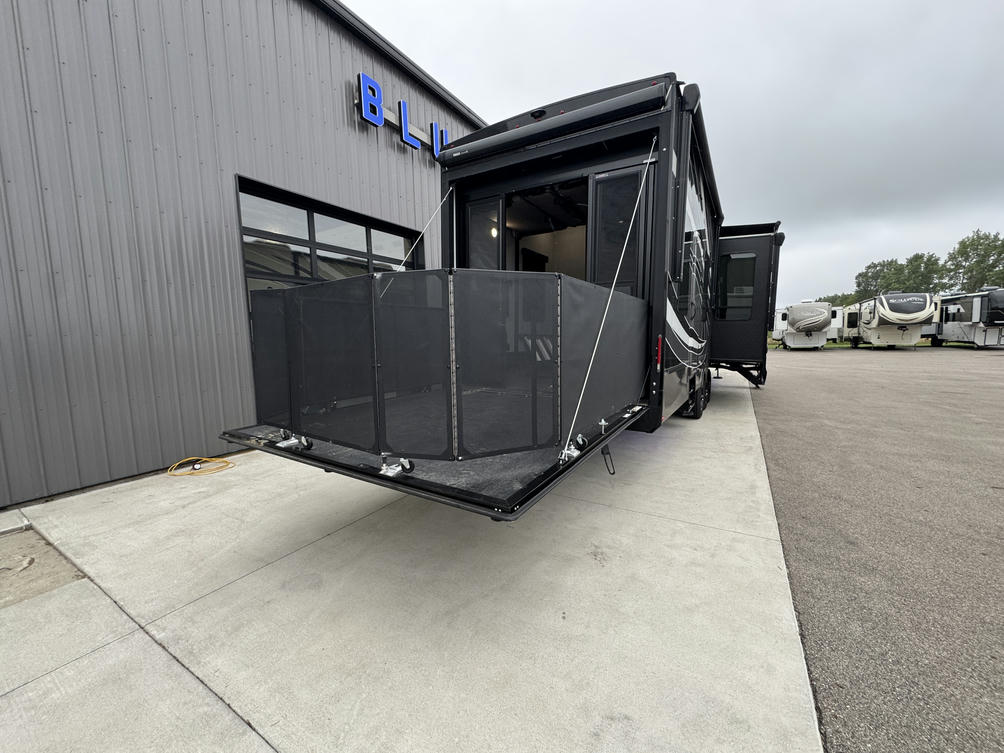 2023 Momentum 395MS