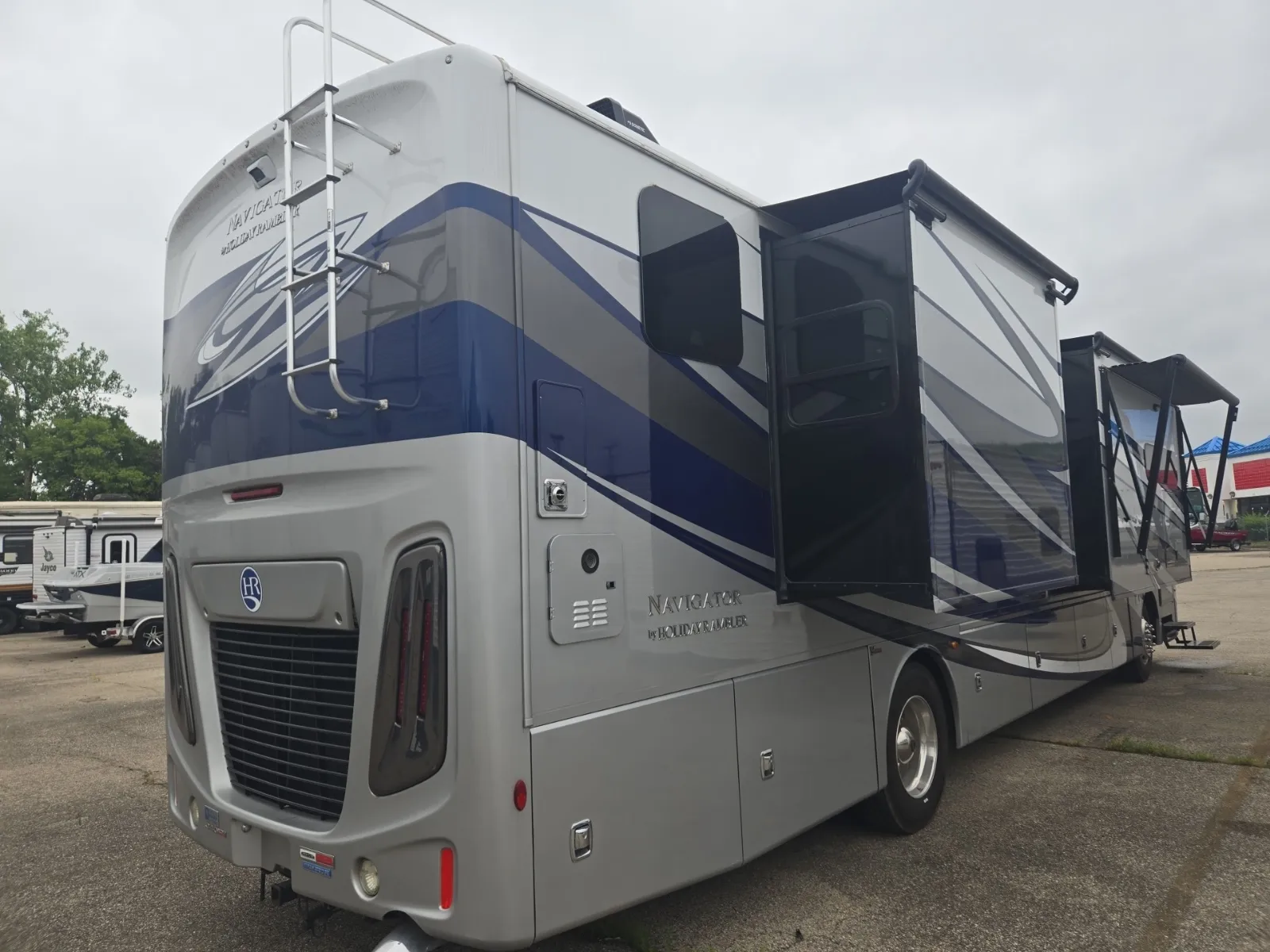 2023 Navigator  38K