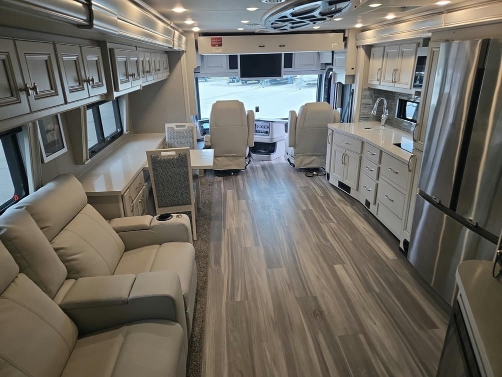2023 Navigator  38K