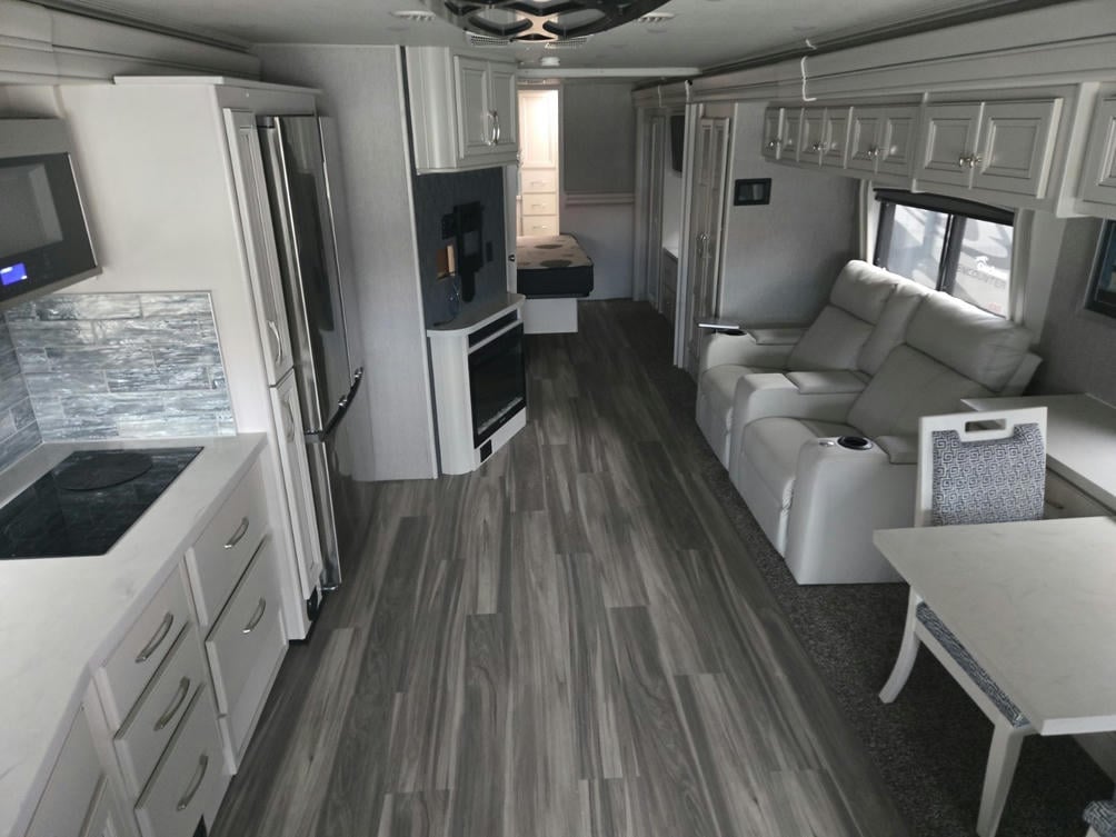 2023 Navigator  38K