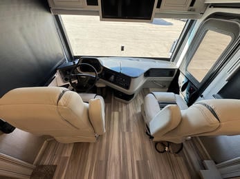 2023 Navigator  38K