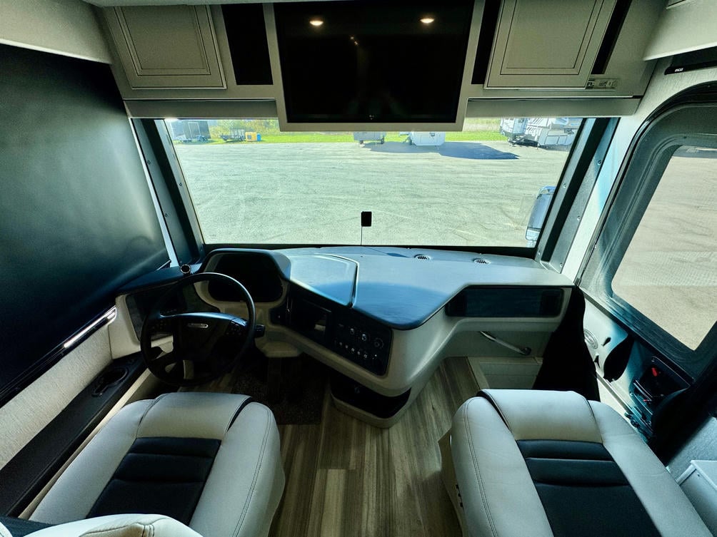 2023 Navigator  38K