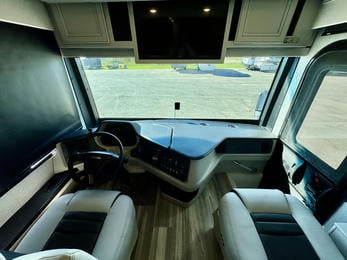 2023 Navigator  38K