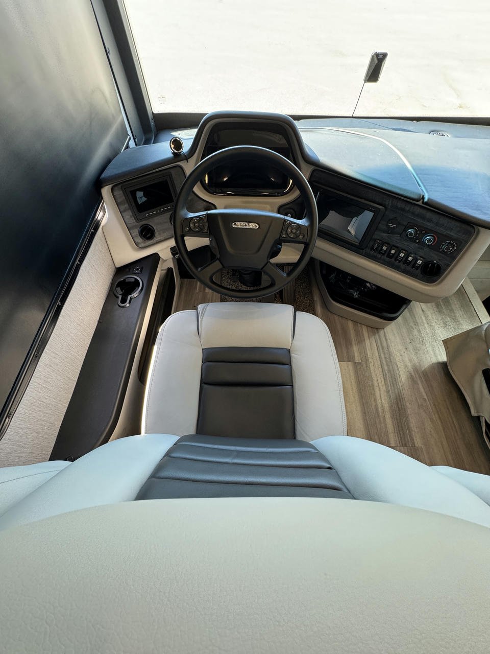 2023 Navigator  38K
