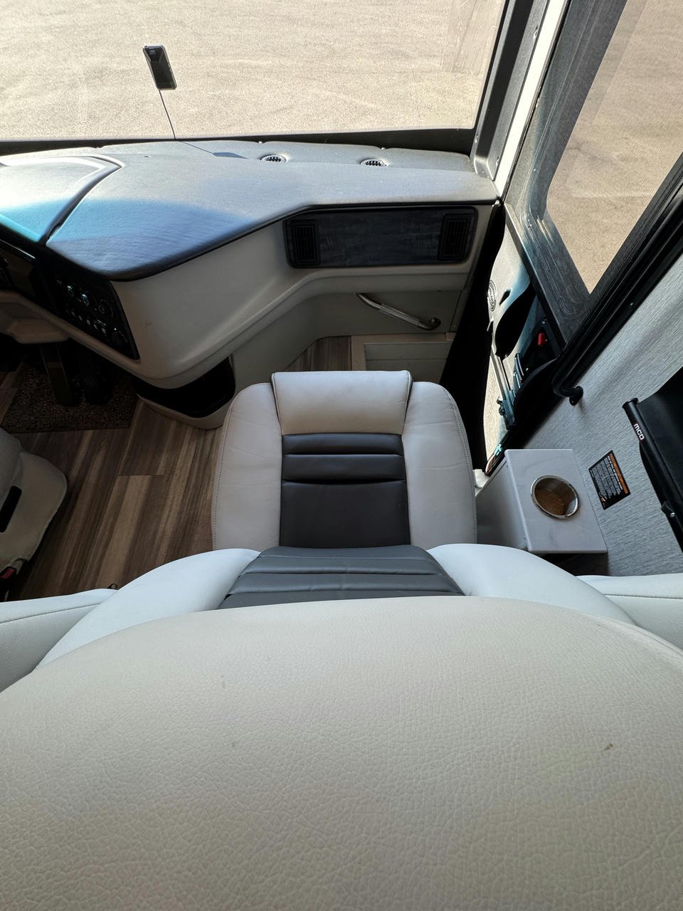 2023 Navigator  38K