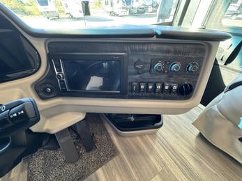 2023 Navigator  38K
