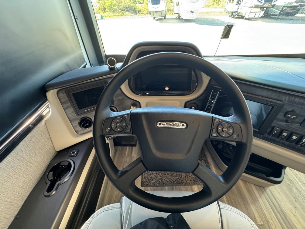 2023 Navigator  38K