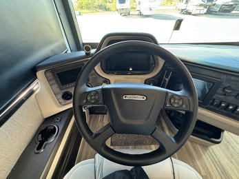 2023 Navigator  38K