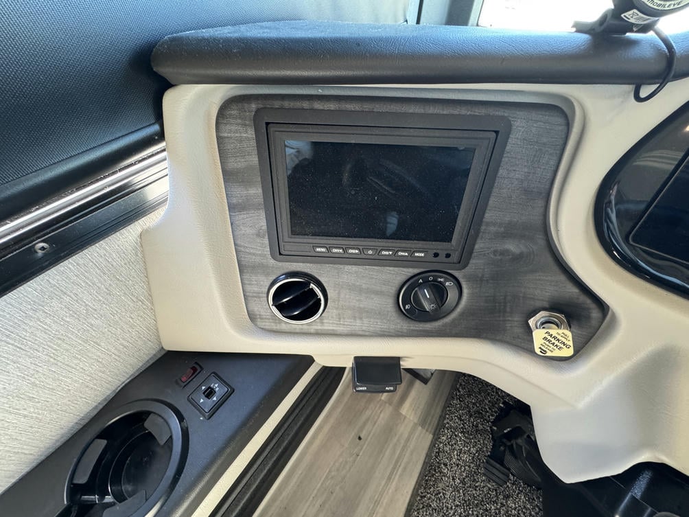 2023 Navigator  38K