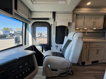 2023 Navigator  38K