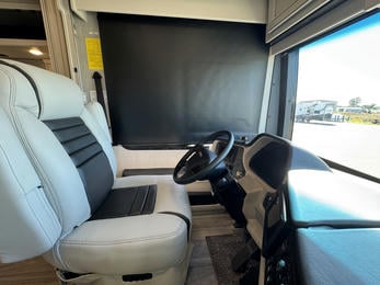 2023 Navigator  38K