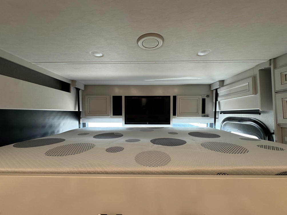 2023 Navigator  38K
