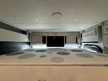 2023 Navigator  38K