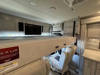 2023 Navigator  38K