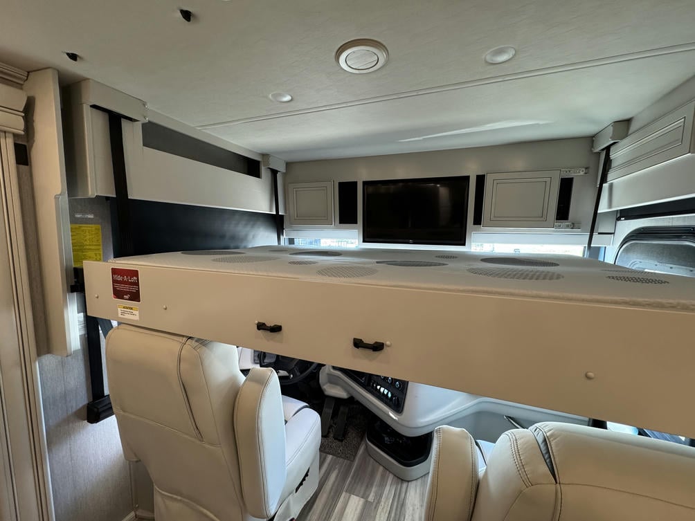 2023 Navigator  38K