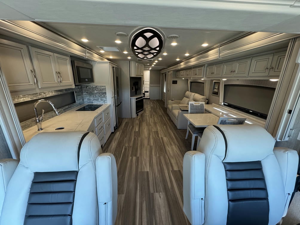 2023 Navigator  38K