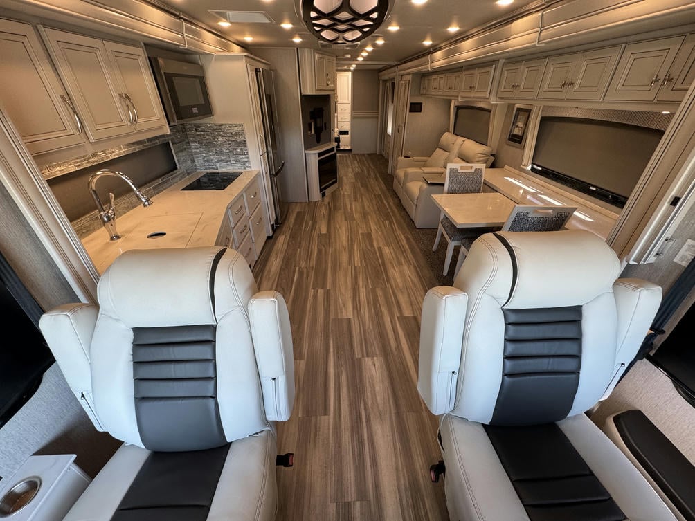 2023 Navigator  38K