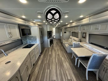 2023 Navigator  38K