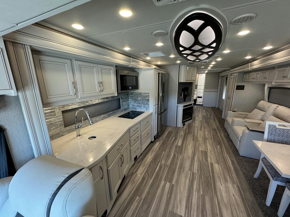 2023 Navigator  38K