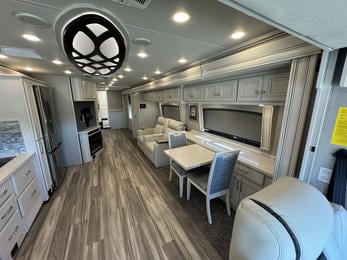 2023 Navigator  38K