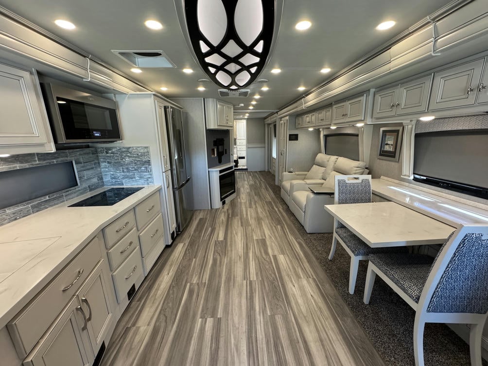 2023 Navigator  38K
