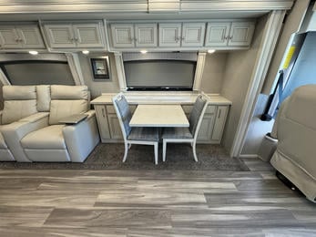 2023 Navigator  38K