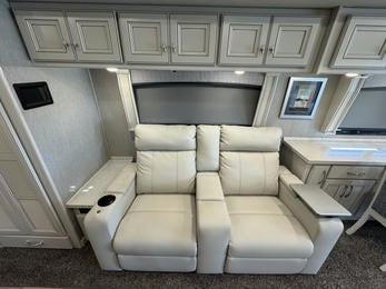 2023 Navigator  38K