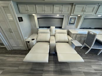 2023 Navigator  38K