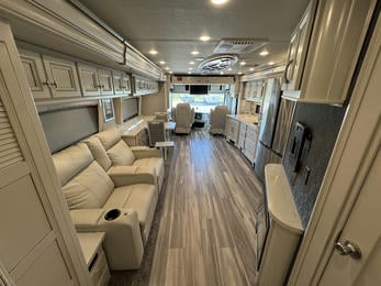 2023 Navigator  38K