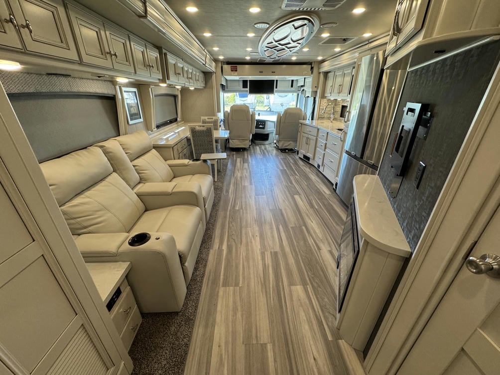 2023 Navigator  38K