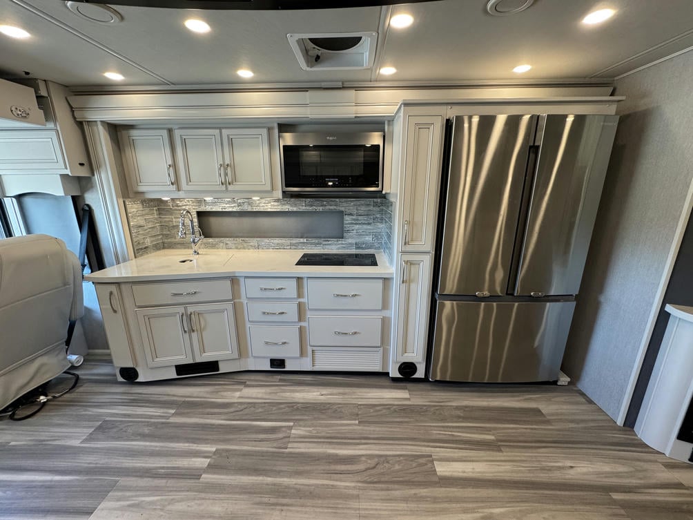 2023 Navigator  38K