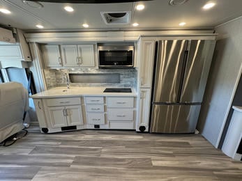 2023 Navigator  38K