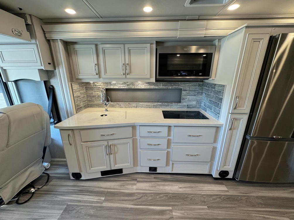 2023 Navigator  38K