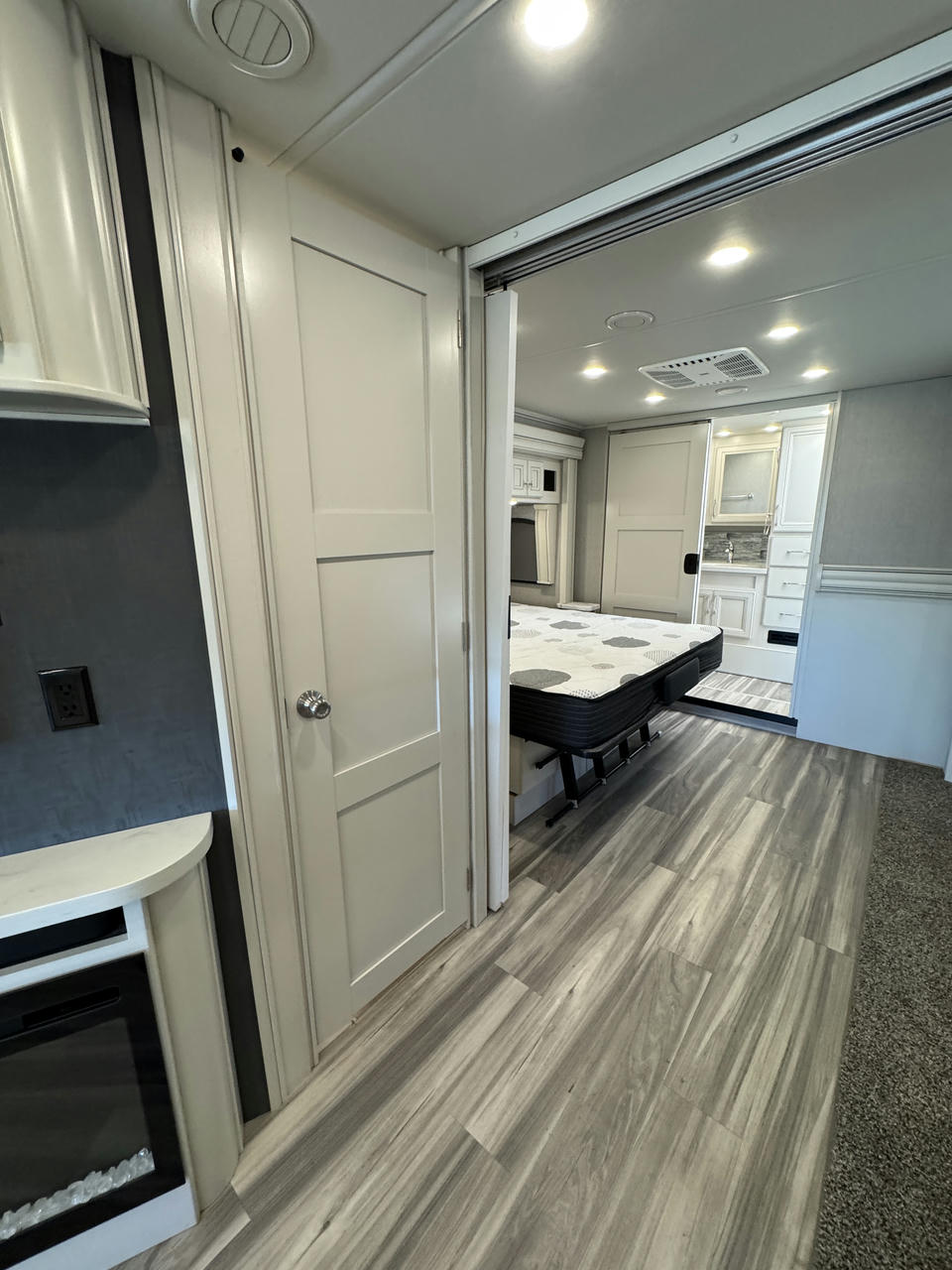 2023 Navigator  38K