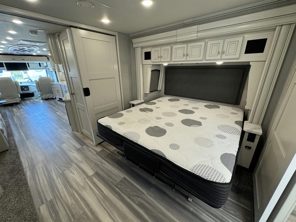 2023 Navigator  38K
