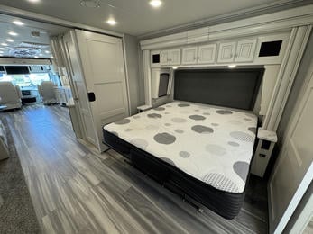 2023 Navigator  38K