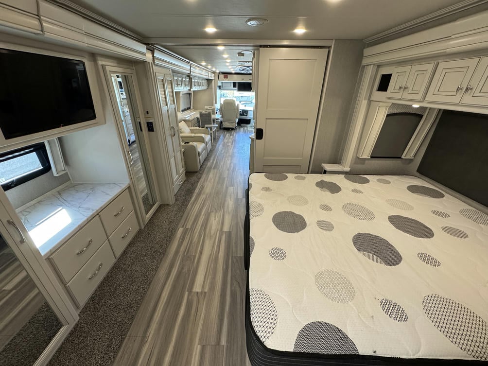 2023 Navigator  38K
