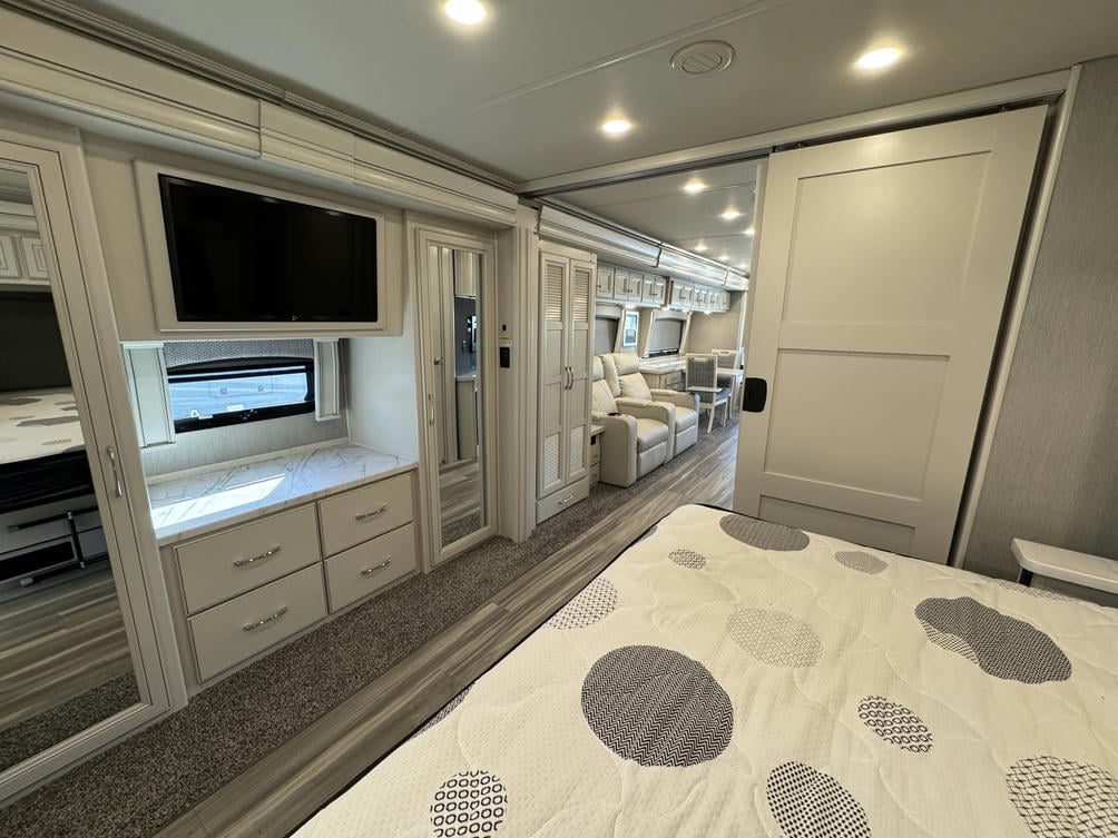 2023 Navigator  38K