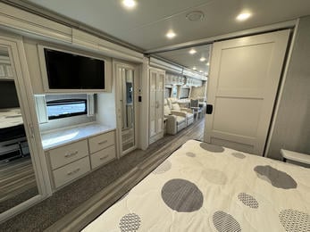 2023 Navigator  38K