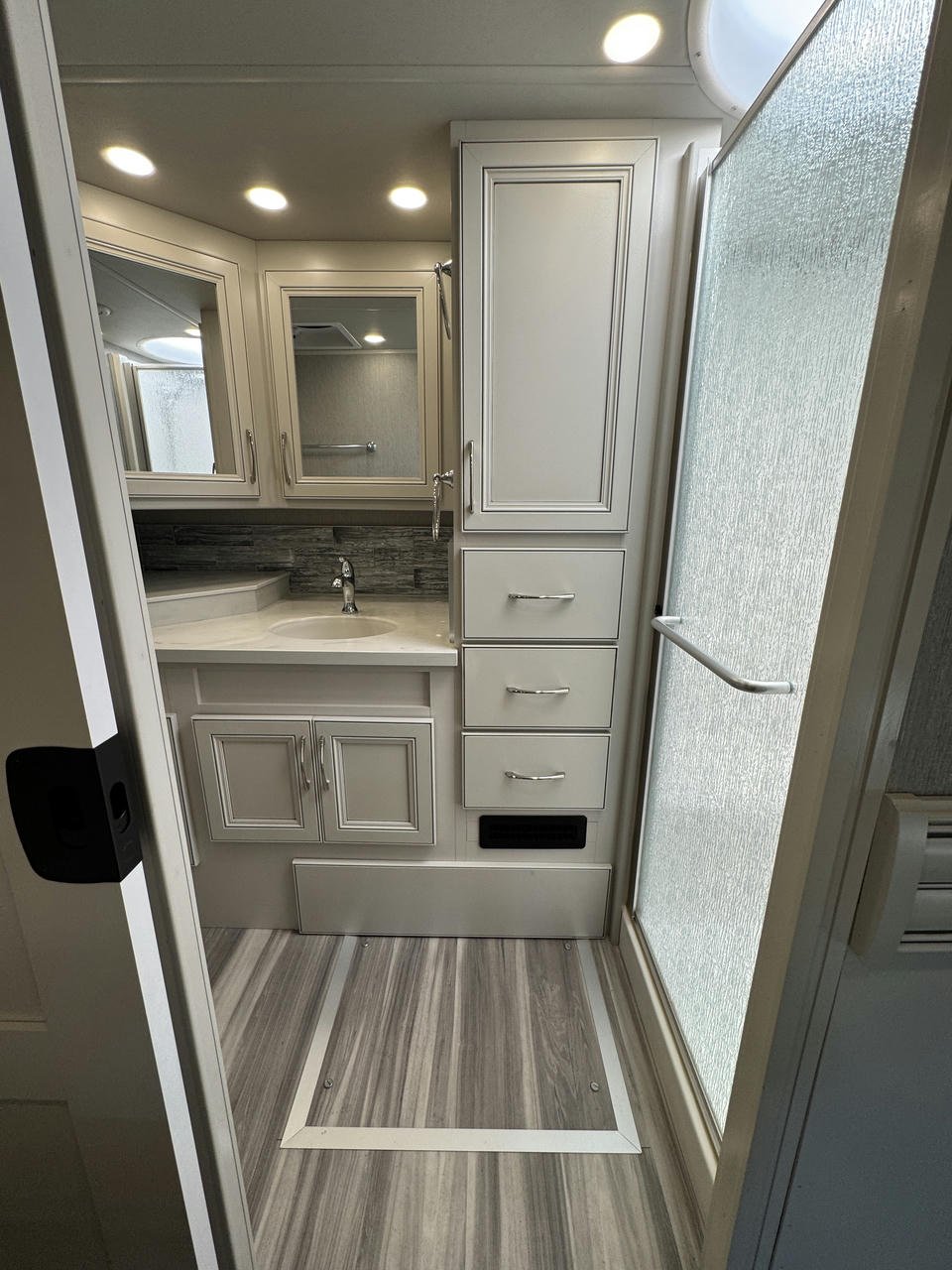 2023 Navigator  38K