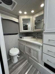 2023 Navigator  38K