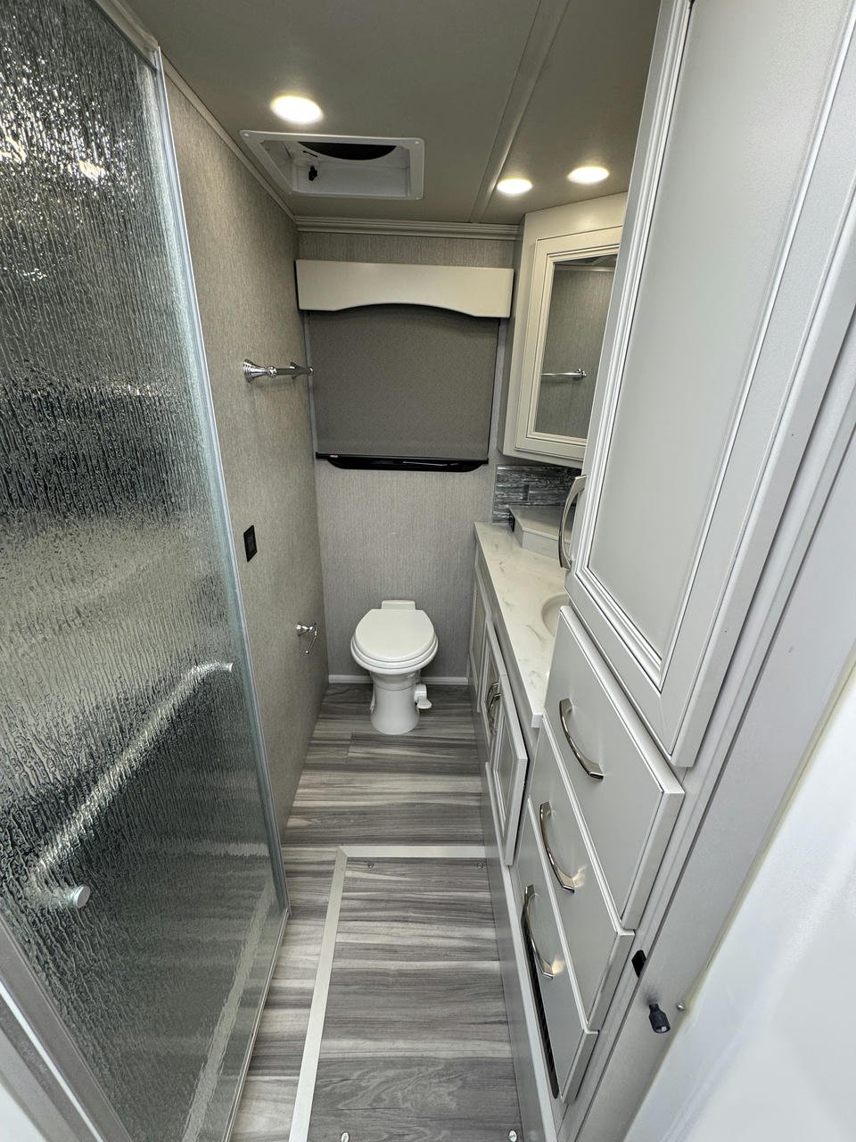 2023 Navigator  38K
