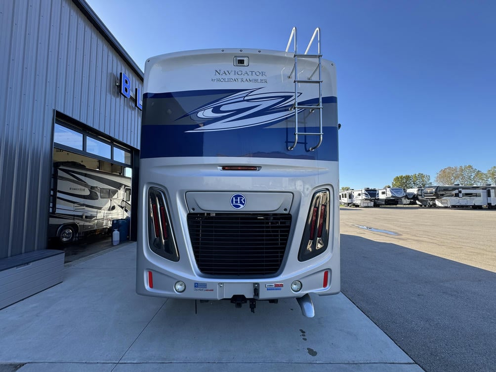 2023 Navigator  38K