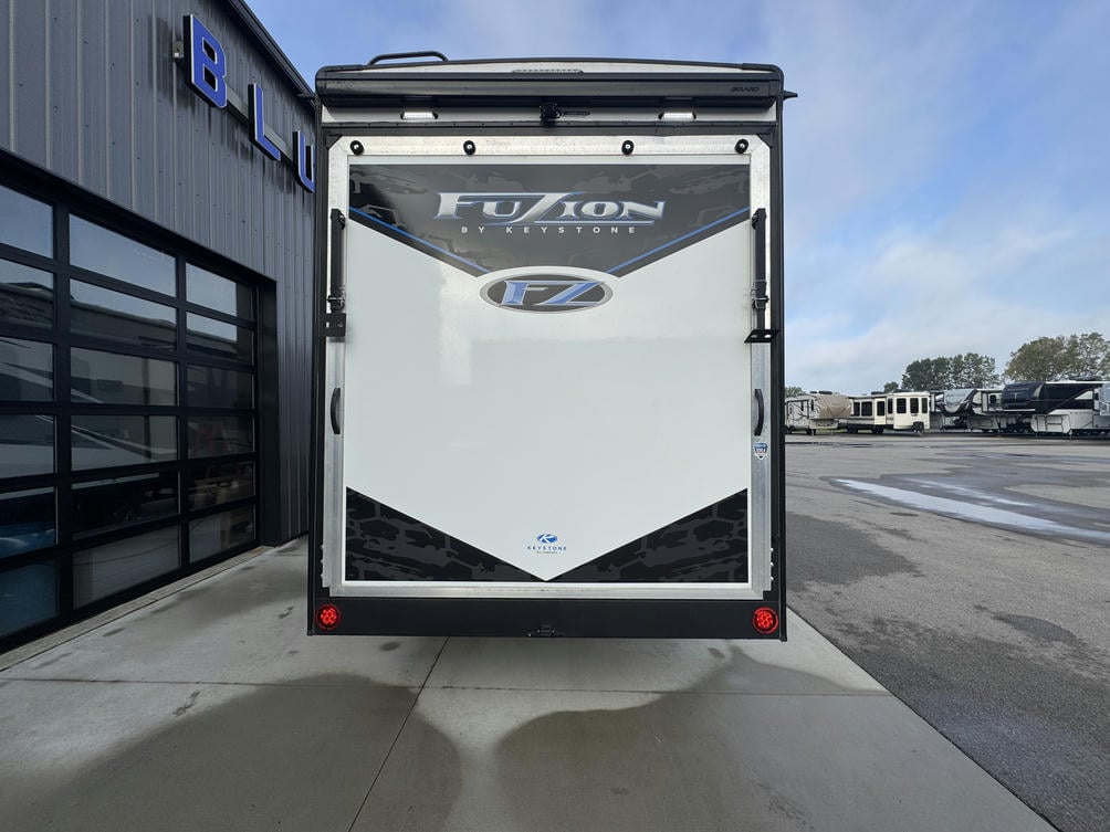 2024 Fuzion 373