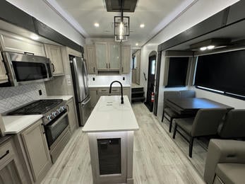 2024 Montana High Country 381TB