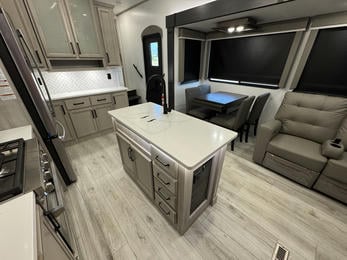 2024 Montana High Country 381TB