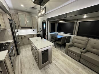 2024 Montana High Country 381TB